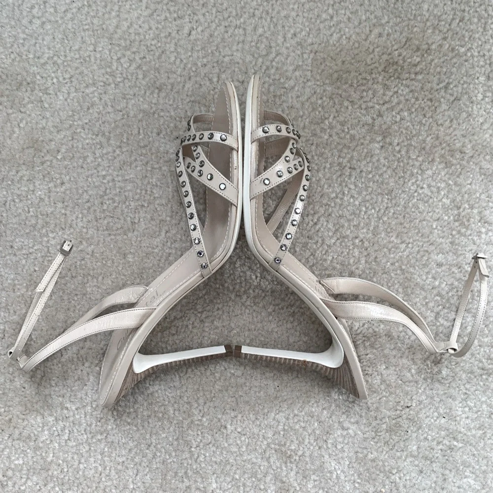 Neiman Marcus Cream Leather Heeled Sandals With Crystal Studs Size 10